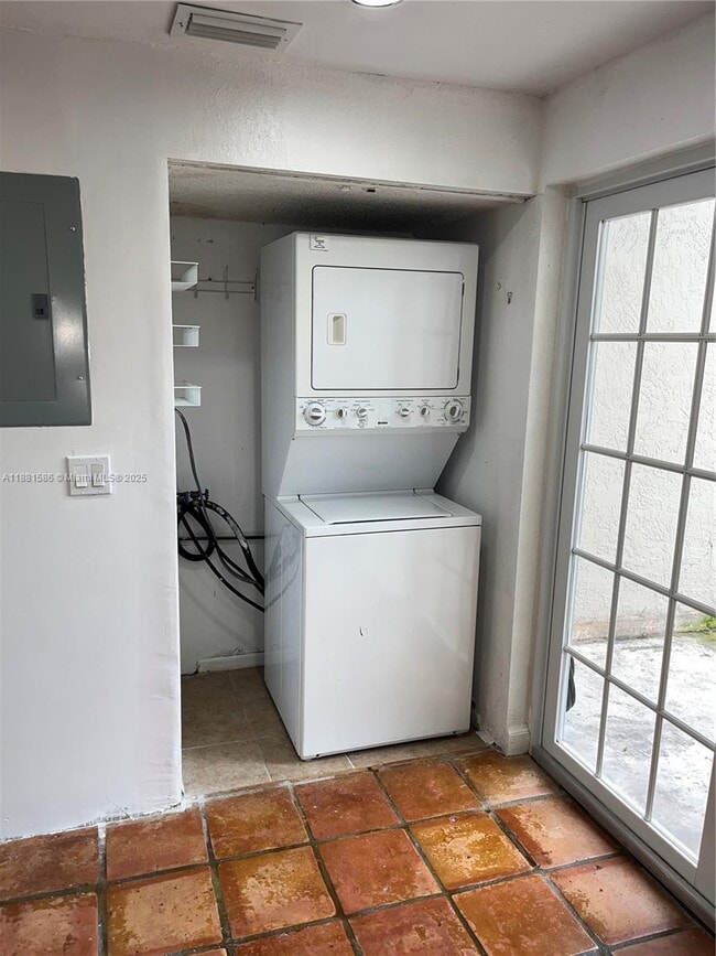 Building Photo - 5176 S University Dr