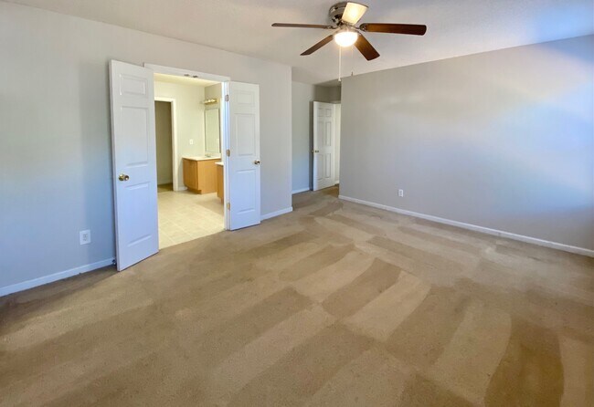 Building Photo - 425 Ridgehill Dr