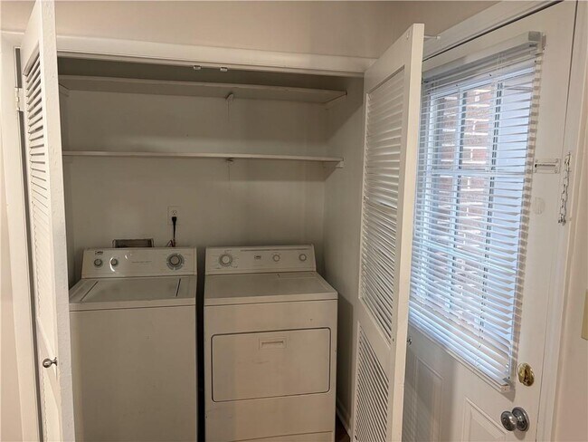 Building Photo - 3 Eastview Cir