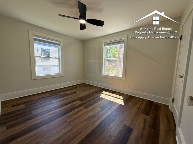 Building Photo - 210 W 6th St