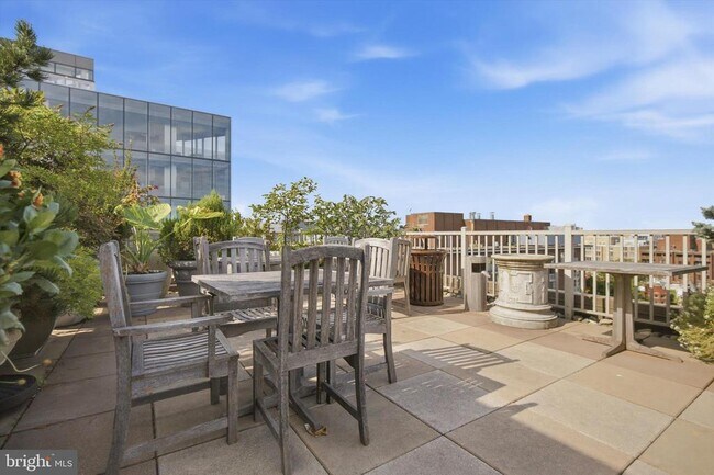 Building Photo - 1301 20th St NW