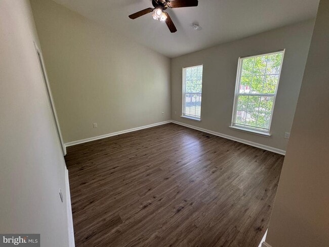 Building Photo - 6007 Rose Bay Dr