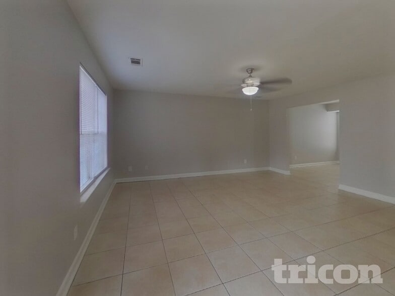 Building Photo - 1711 Southwind Dr