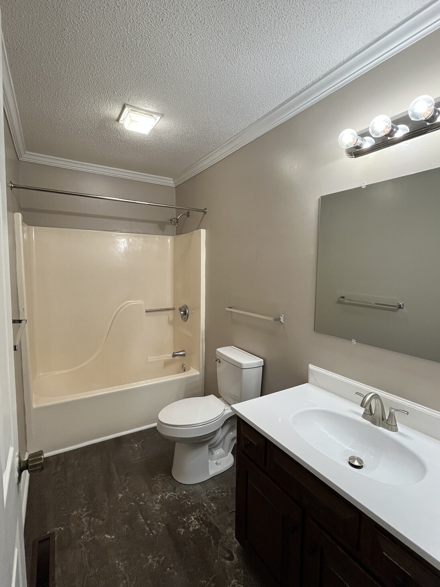 Building Photo - Madison Avenue Townhomes