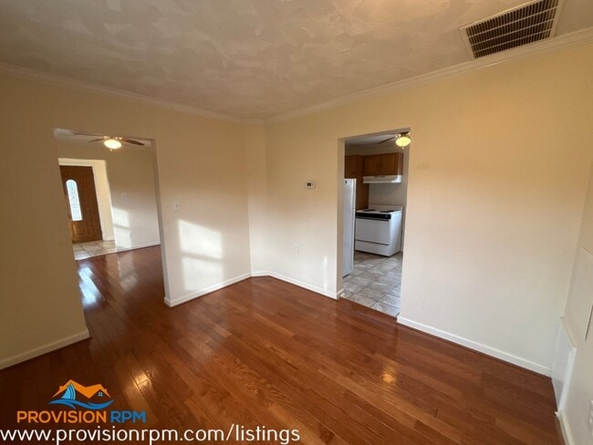 Building Photo - 221 Rosewood St