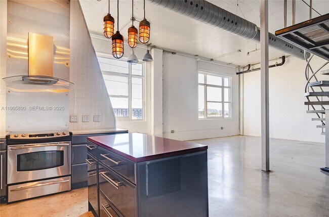 Building Photo - 250 NW 23rd St