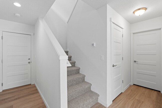 Building Photo - Modern Townhome for rent near the River Di...