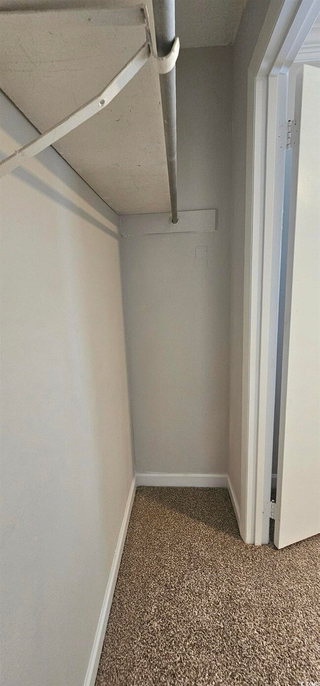 Building Photo - 615 Carter Ln