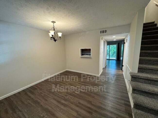 Building Photo - 3135 Reeves St
