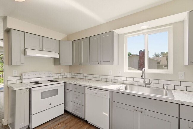 Building Photo - 10923 E 16th Ave