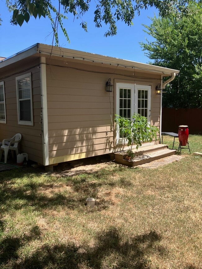 Building Photo - 6902 Colony Park Dr