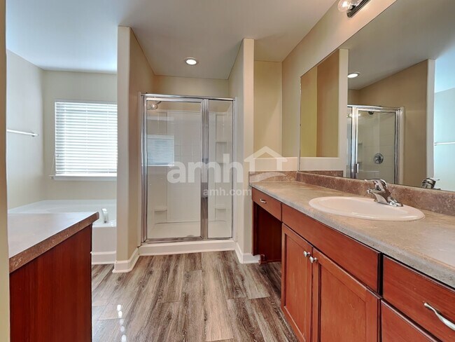 Building Photo - 35 Summer Hill Ct