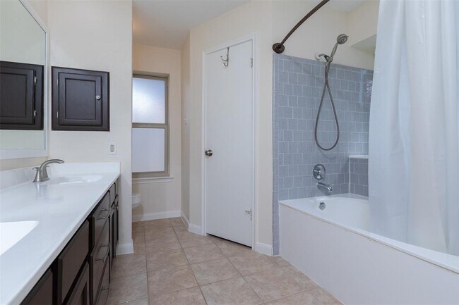 Building Photo - 2935 Auburn Dr
