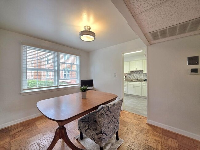 Building Photo - 6620 Boulevard View