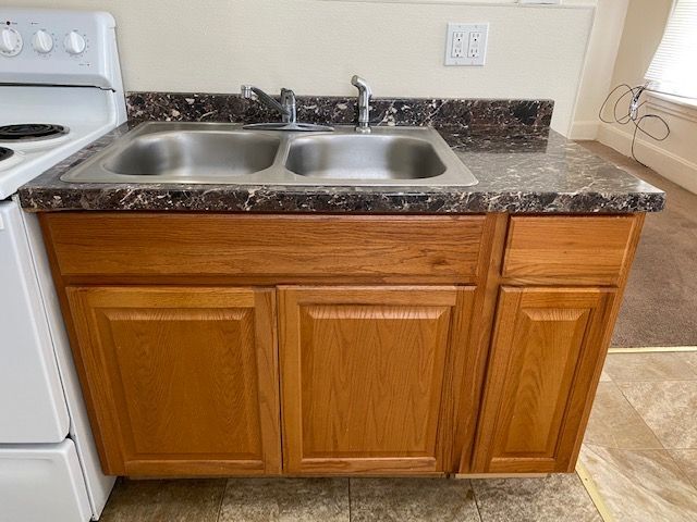 Building Photo - 2nd Floor 1 BR Apt Located On Derry St