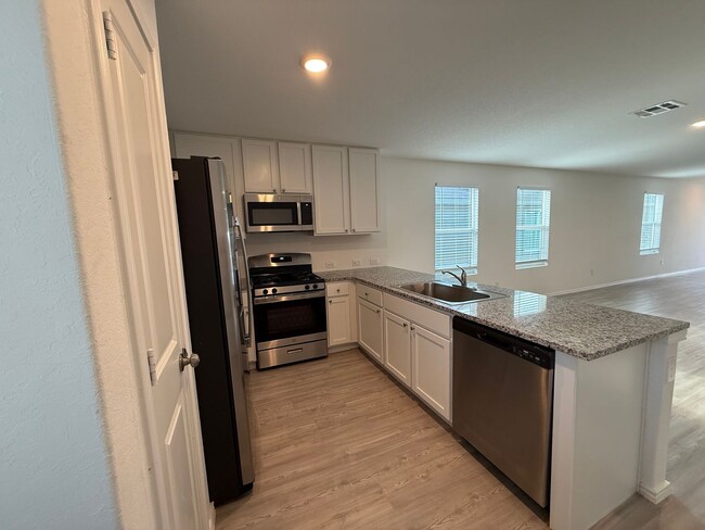 Building Photo - Dream Home in Seguin- 3 Bedroom / 2 Bath -...