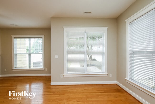 Building Photo - 532 Catawba Ave