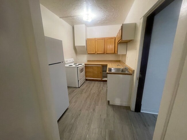 Building Photo - (1614 8th Ave)