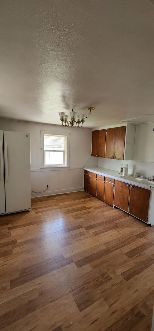 Building Photo - 2 bedroom 2 bath house