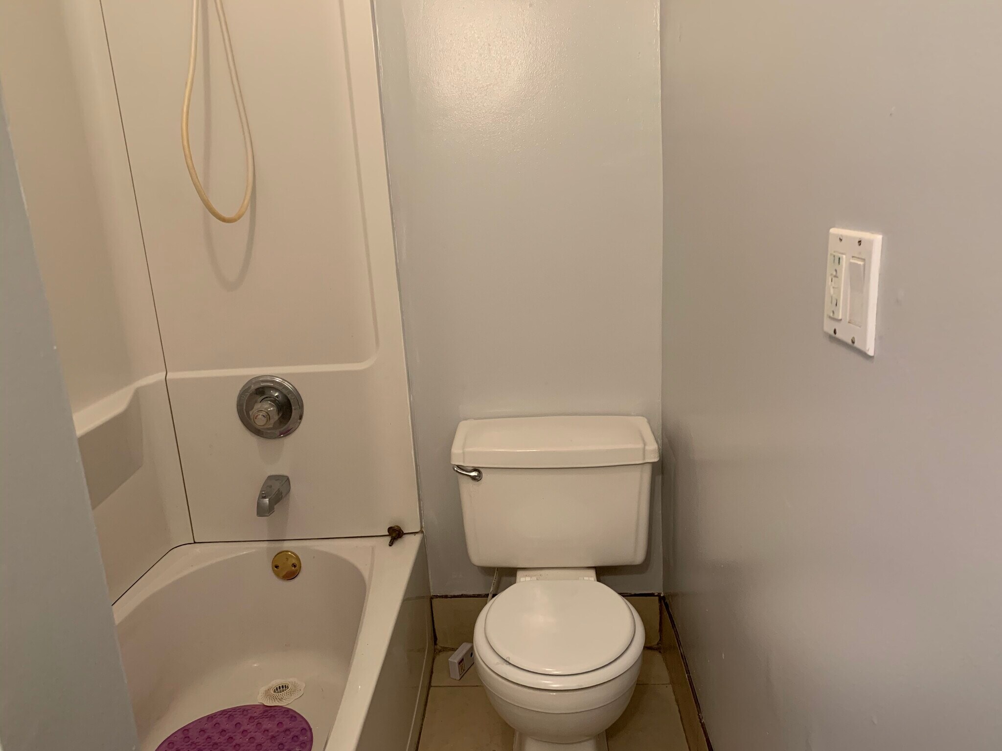 bathroom - 2243 Gilmore St