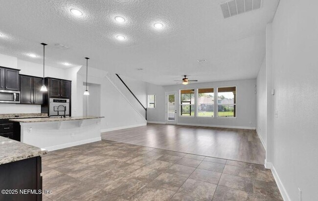 Building Photo - 4431 Vista Point Ln