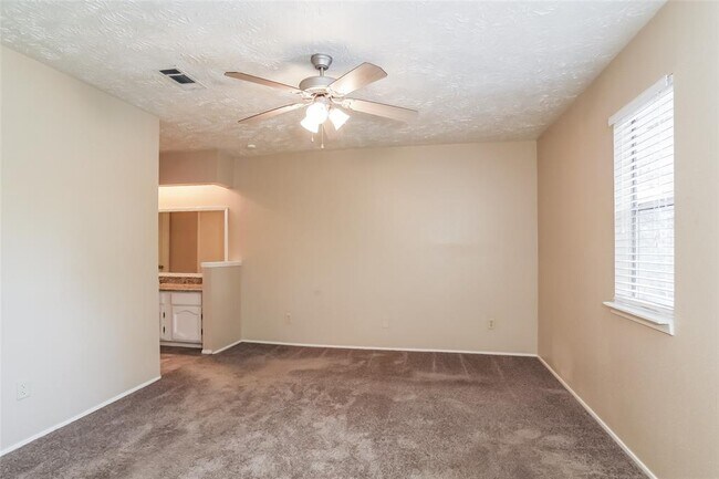Building Photo - 19403 Half Moon Ct