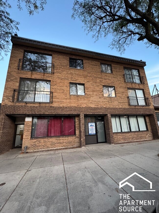 Building Photo - 7427 N Western Ave