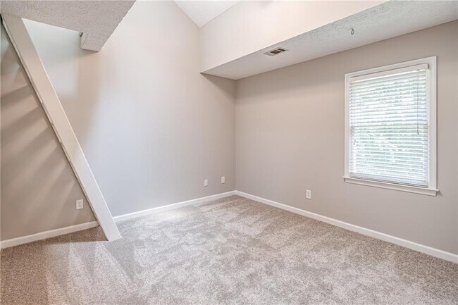 Building Photo - 1022 Knotts Pointe Dr