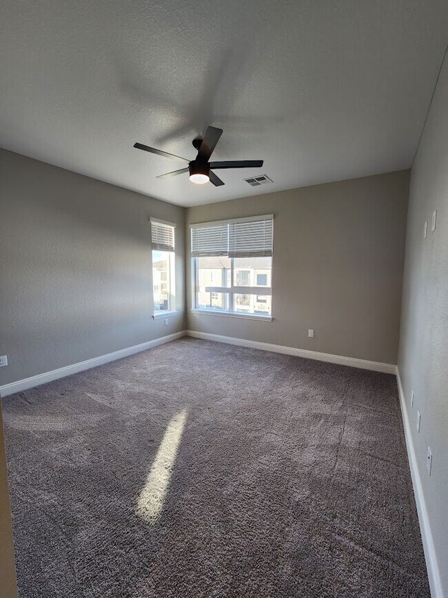 Building Photo - 9570 Accord Ln