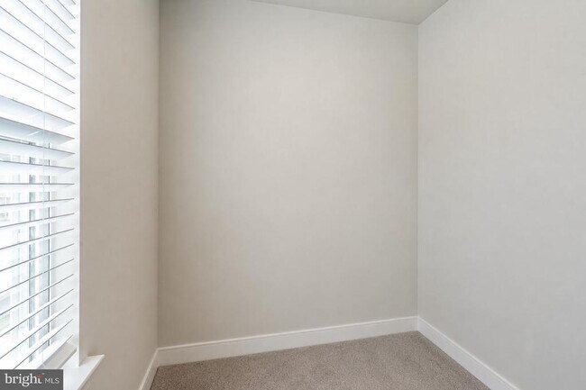 Building Photo - 208 Chase Dr