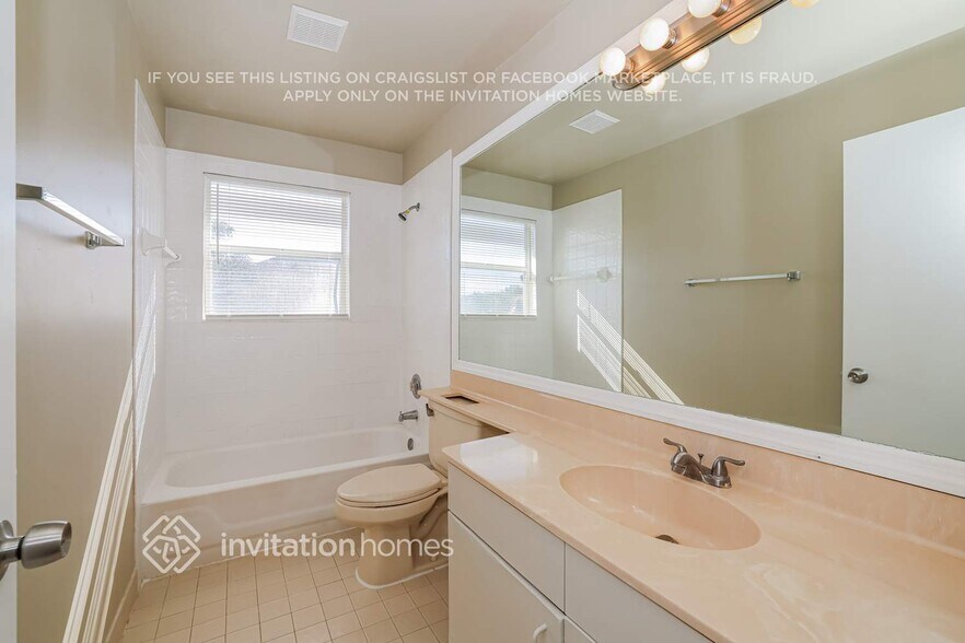 Building Photo - 1081 Fairfax Cir W