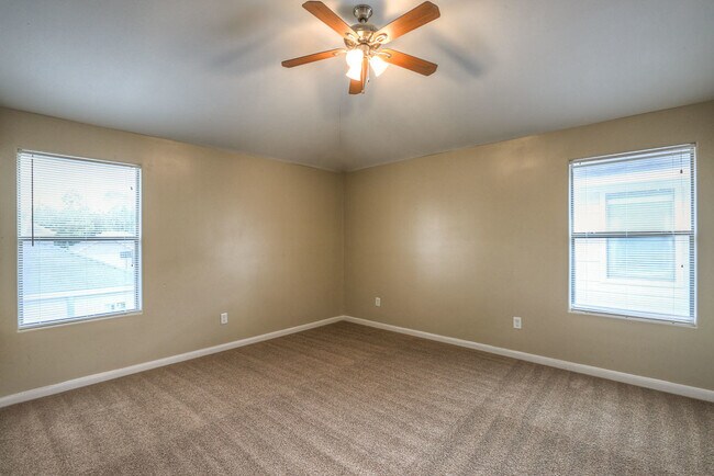 Building Photo - 10603 Pine Landing Dr