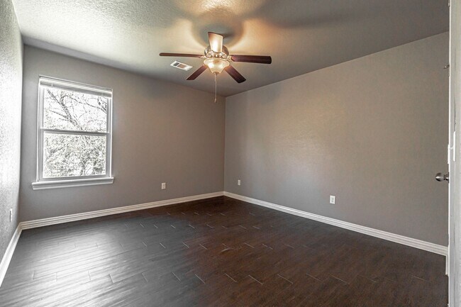 Building Photo - 109 2nd Ave SW