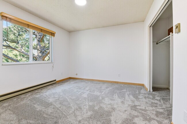 Building Photo - 2130 Flat Iron Dr