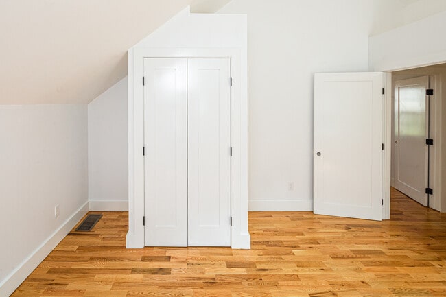 Building Photo - 84 Orchard St