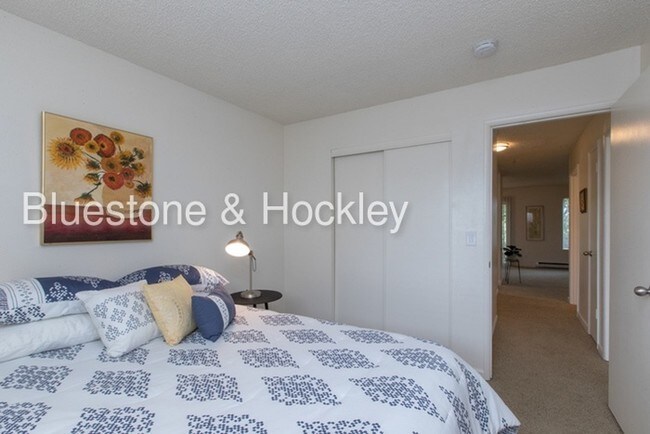 Building Photo - 6403 NE Glisan St