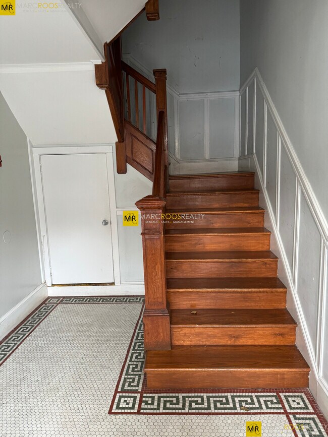 Building Photo - 59A Strathmore Rd