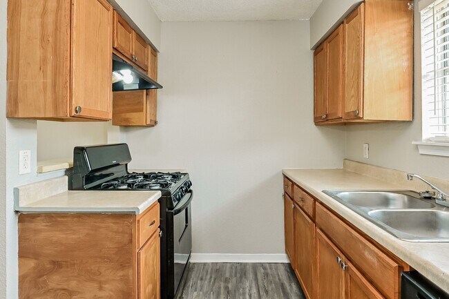 Building Photo - 4927 Kilkenny Dr