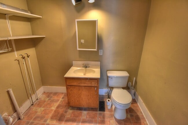 Building Photo - 2 Bed 1.5 Bath Single Family Home for Rent