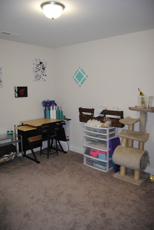 Building Photo - 302 Carew Dr