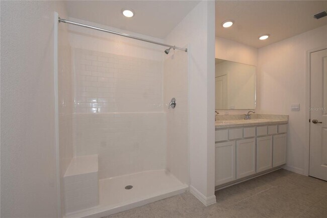 Building Photo - 5 Llestone Path