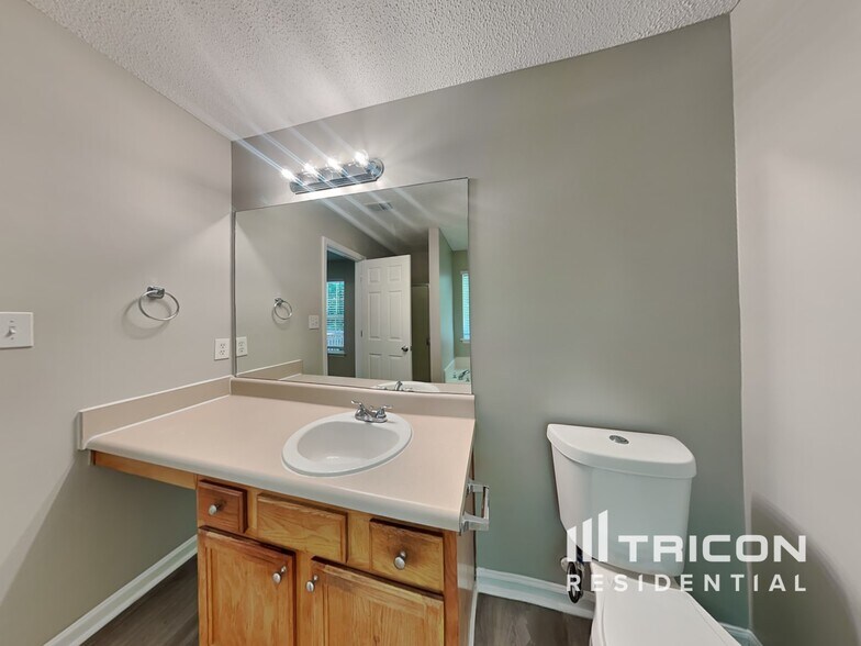 Building Photo - 1090 Augusta Woods Dr
