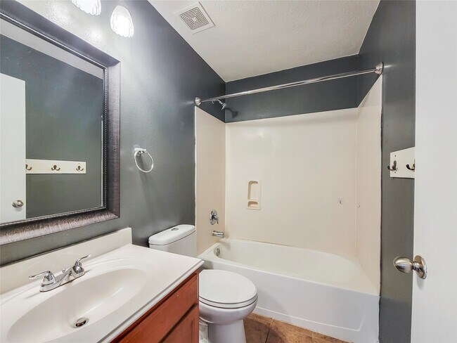 Building Photo - 7206 Daniel Spgs Ln