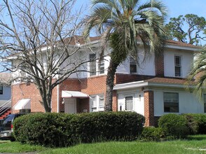 Building Photo - 923 Acosta St