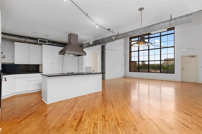 Building Photo - 1025 S Shepherd Dr