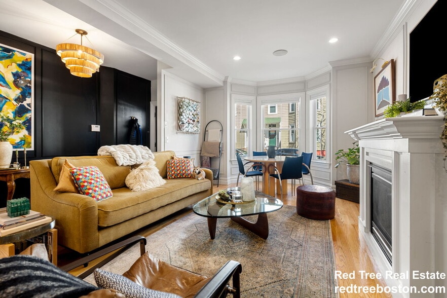 Building Photo - 687 E 6th St