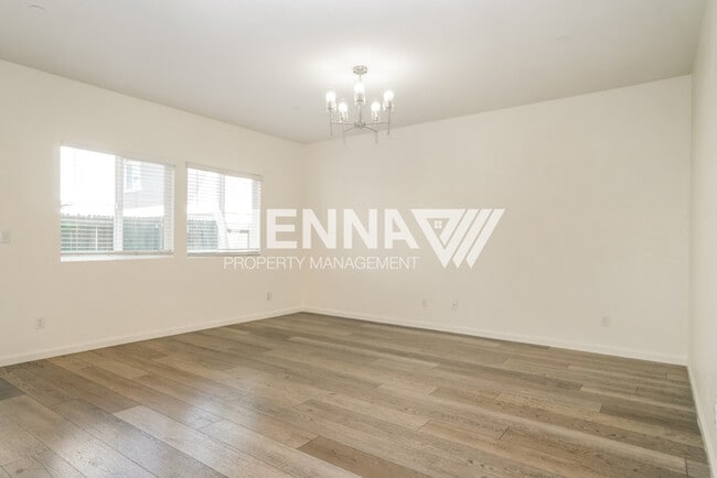 Building Photo - 3024 Welton Cir