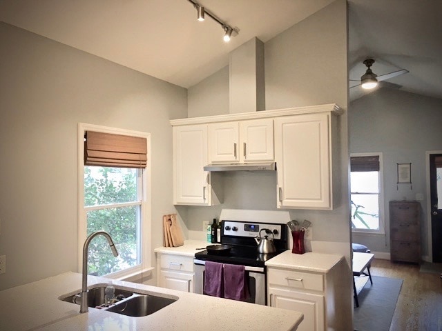 Kitchen/dining with open concept, high ceilings, and tons of light - 104B Hillcrest Ave
