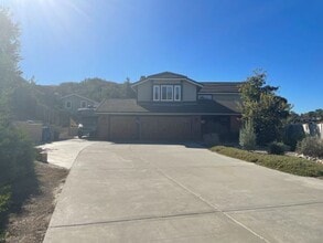 Building Photo - 526 Trailridge Dr