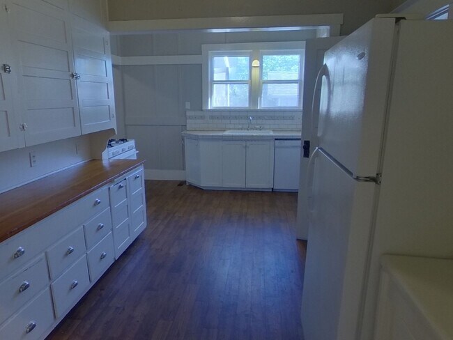 Building Photo - Don’t Miss Our Spring Rate Drop — Units Going Fast - 236